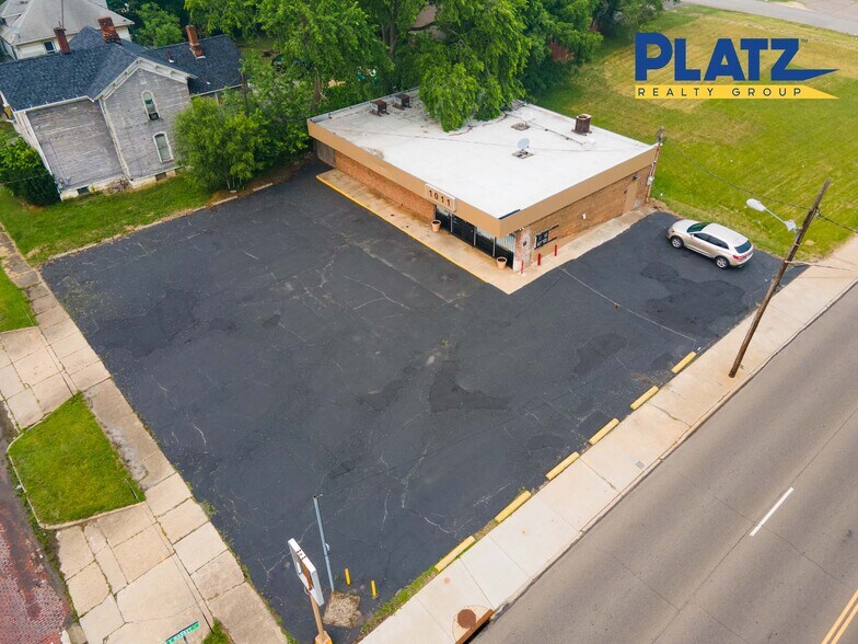 More Photos Of 1011 E Market St, Warren Convenience Store For Sale