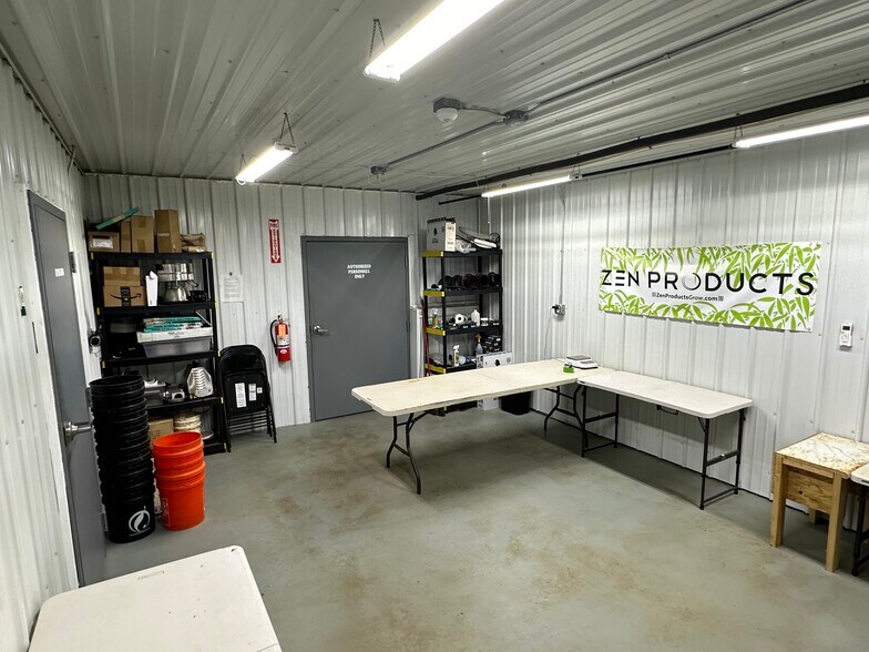 More Photos Of 1003 N Elm St, Tekonsha Distribution For Sale