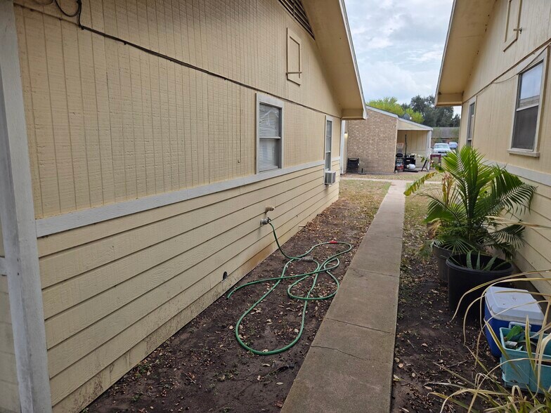 More Photos Of 657 W 4th St, Yorktown Apartments For Sale