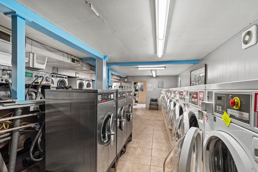 More Photos Of 120 S Hussey Ave, Cave Junction Specialty For Sale