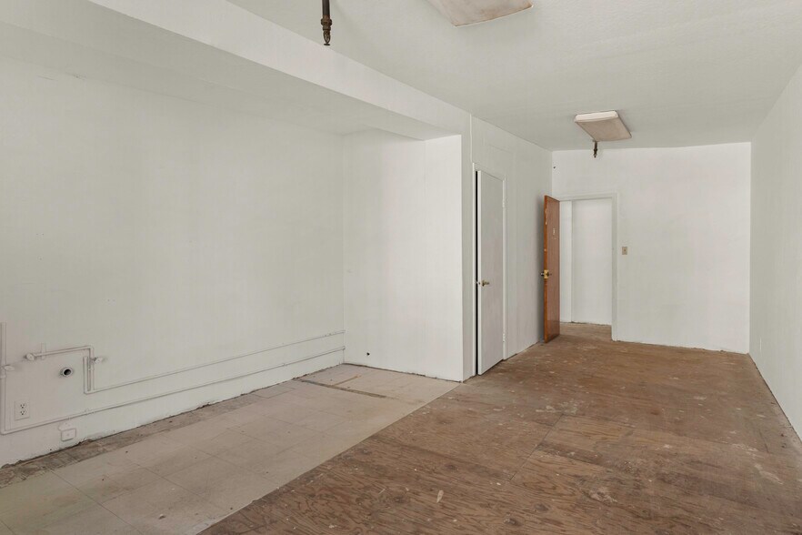 More Photos Of 900-910 Clement St, San Francisco Storefront Retail Office For Lease