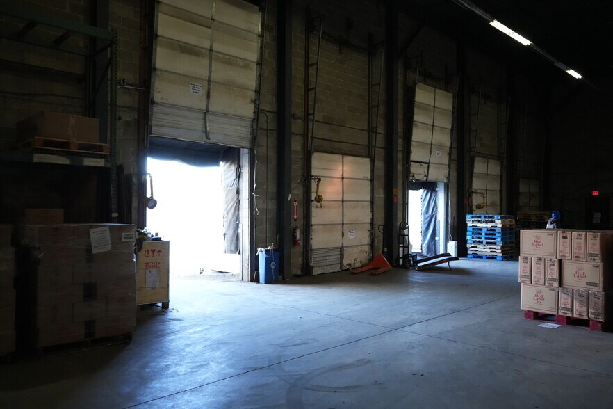 More Photos Of 8 Progress St, Edison Warehouse For Lease