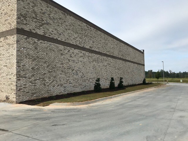 More Photos Of 4148 Industry Way, Oakwood Industrial For Lease