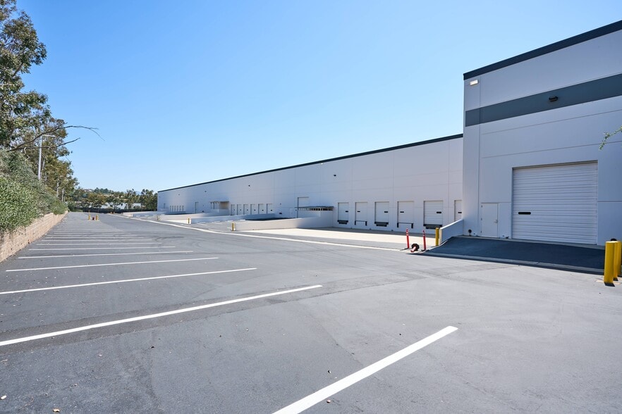 More Photos Of 29125 Avenue Paine, Valencia Warehouse For Lease