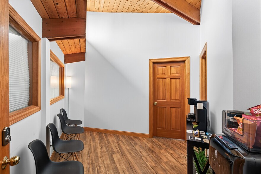More Photos Of 14565-14579 Grand Ave S, Burnsville Office For Sale
