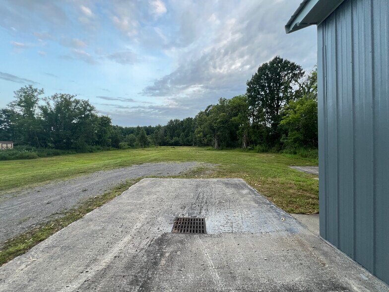 More Photos Of 27 Robinson Rd, Clinton Warehouse For Lease