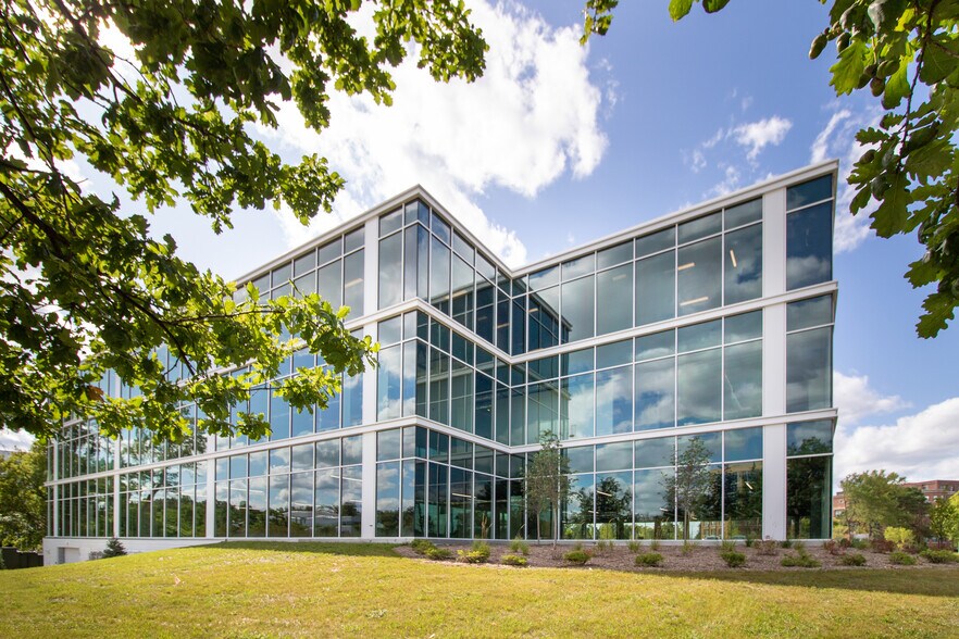 More Photos Of 10401 Innovation Dr, Wauwatosa Office For Lease