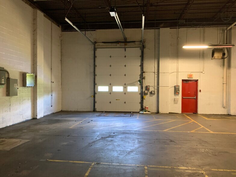 More Photos Of 12 Roberts Rd, Pine Grove Warehouse For Lease