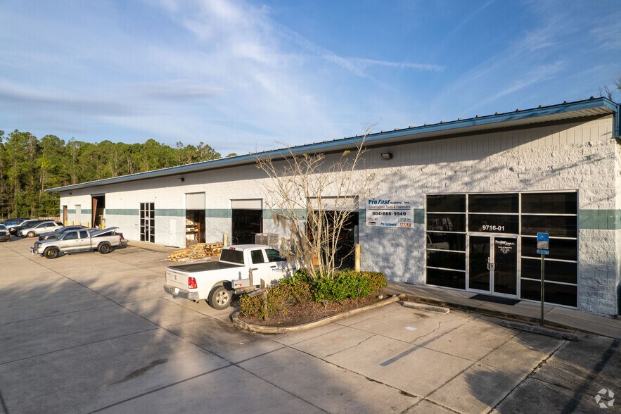 More Photos Of 9728 Florida Mining Blvd W, Jacksonville Light Manufacturing For Lease