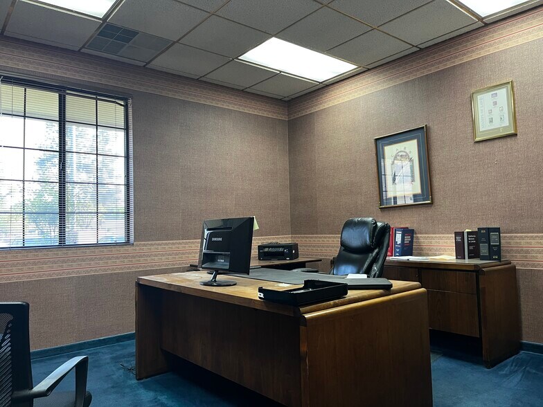 More Photos Of 3585 W Beechwood Ave, Fresno Office For Sale