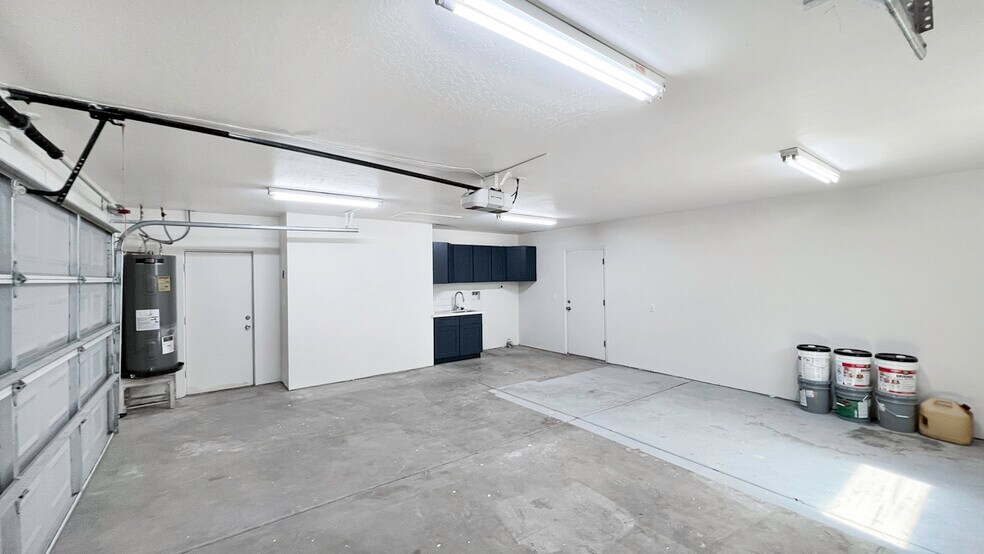 More Photos Of 958 W Main St, Mesa Flex For Lease