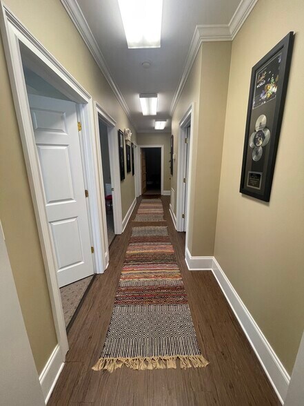 More Photos Of 327 Dahlonega St, Cumming Medical For Lease