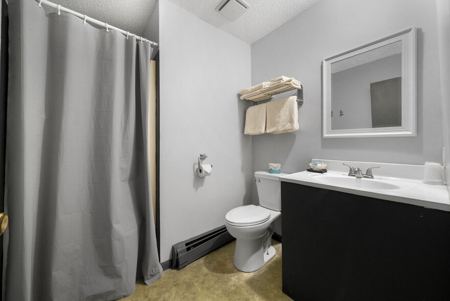 More Photos Of 10422 Cadillac Hwy, Thompsonville Hotel For Sale
