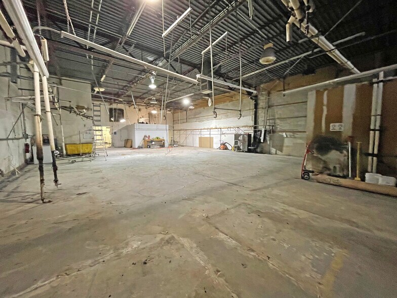 More Photos Of 65-79 E Jefryn Blvd, Deer Park Warehouse For Sale