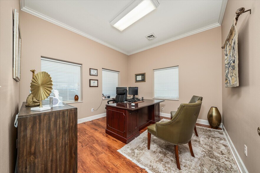 More Photos Of 1307 West Ave, Crossville General Retail For Lease