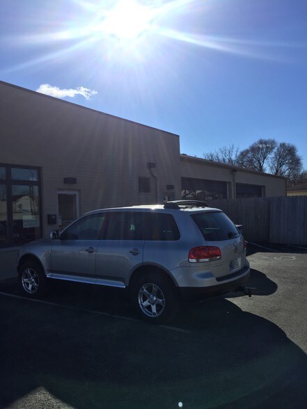 More Photos Of 2427 W 16th St, Indianapolis Freestanding For Lease