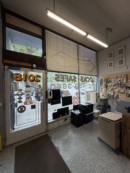 More Photos Of 2020 4th St, San Rafael Storefront For Sale