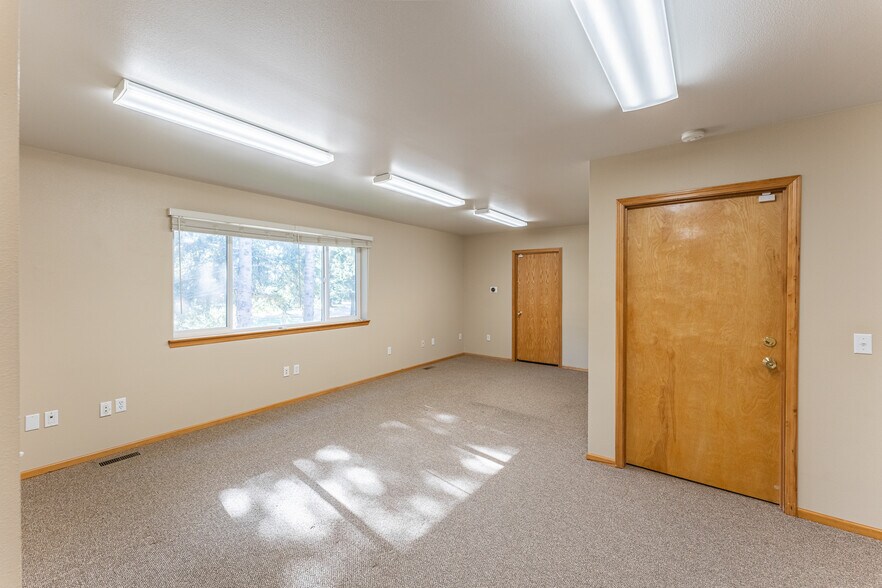 More Photos Of 914 Citadel Dr, Everson Office Residential For Lease