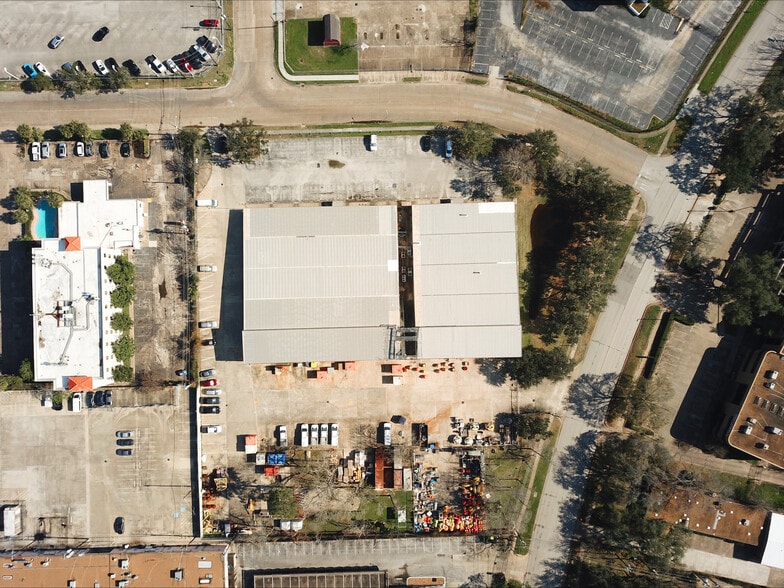 More Photos Of 6080 Hooton St, Houston Warehouse For Sale