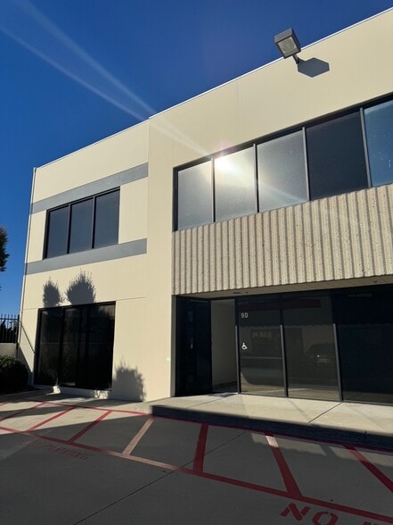 More Photos Of 14141 Covello St, Van Nuys Distribution For Lease