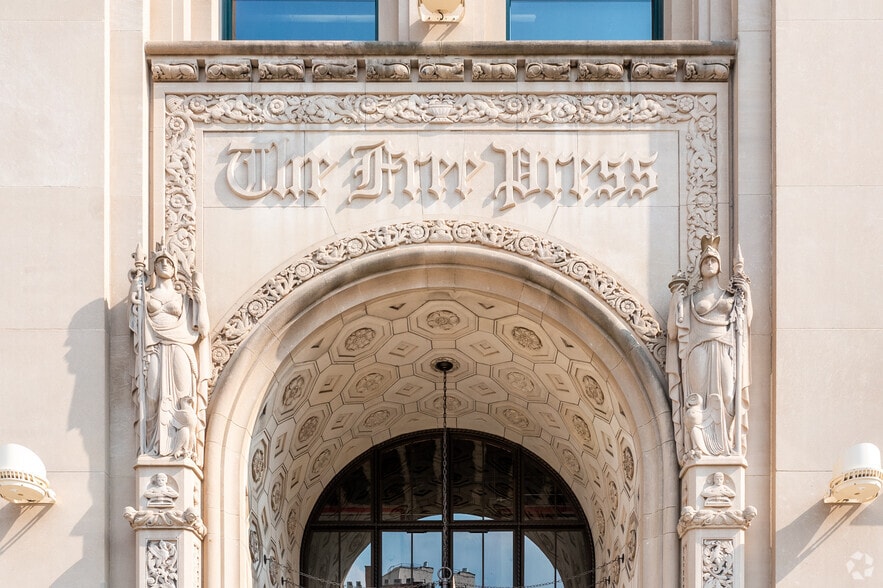 More Photos Of 321 W Lafayette Ave, Detroit Office For Lease