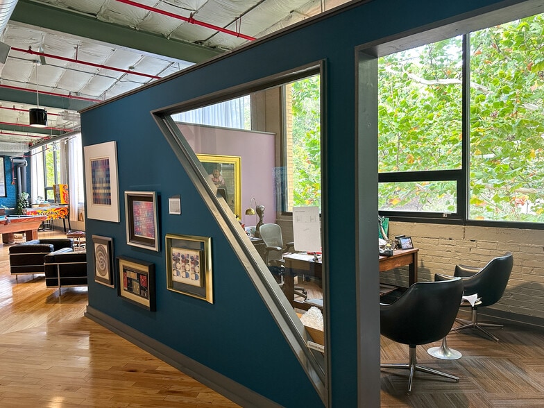 More Photos Of 2145 Central Pky, Cincinnati Flex For Sale