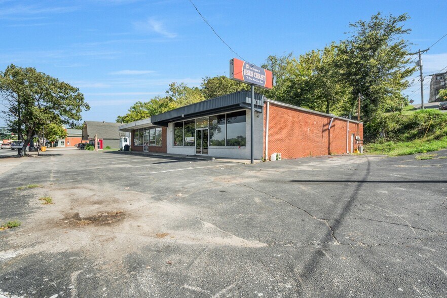 Primary Photo Of , Clarksville General Retail For Sale