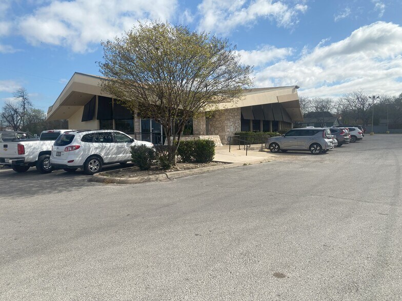 More Photos Of 3400 San Pedro, San Antonio Freestanding For Lease