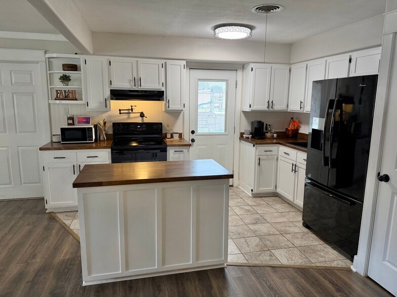 More Photos Of 831 FM 2917 Rd, Alvin Religious Facility For Sale