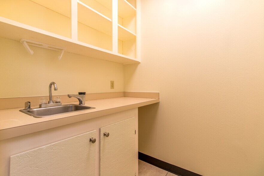 More Photos Of 14413 Cornerstone Village Dr, Houston Office For Lease