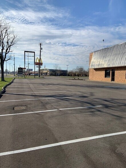 More Photos Of 2015 Family Cir, Lexington Freestanding For Lease