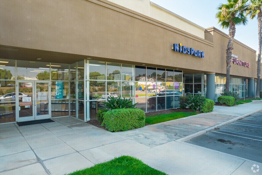 More Photos Of 275-280 Teller St, Corona Unknown For Lease