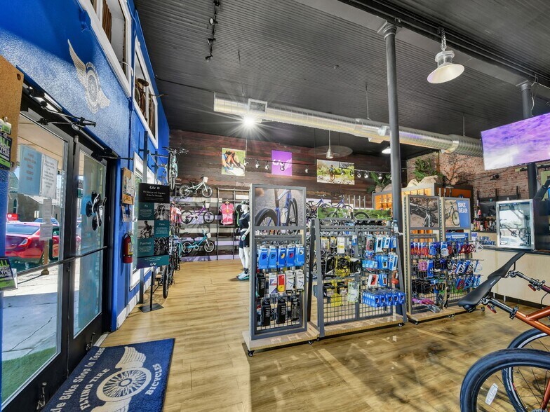 More Photos Of 118 S Main St, Weatherford Storefront Retail Office For Sale