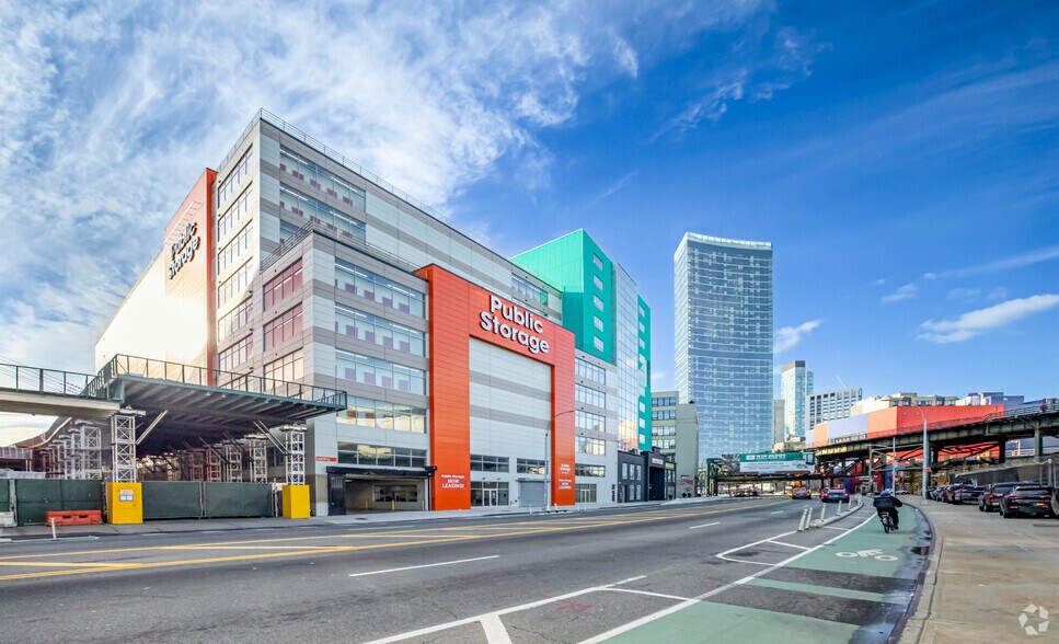 More Photos Of 3108 Northern Blvd, Long Island City Showroom For Sale