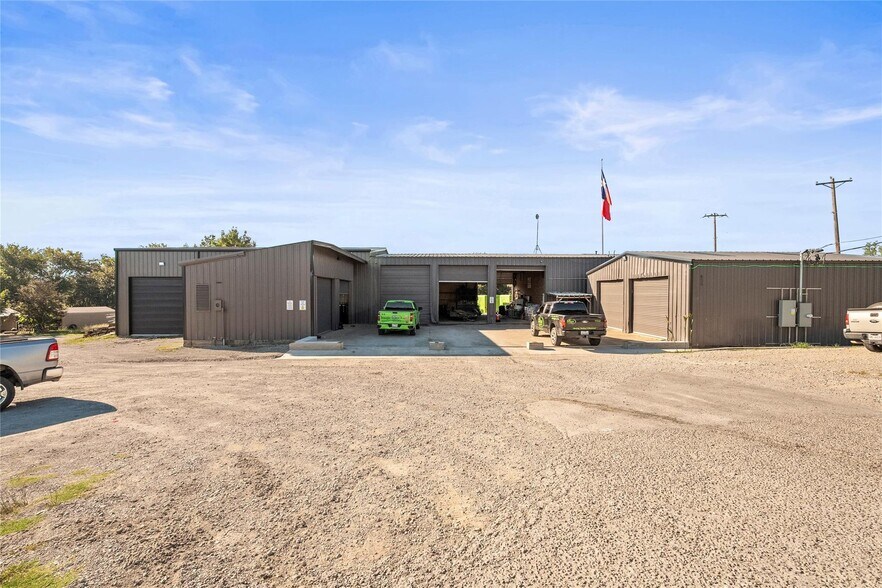 More Photos Of 600-608 FM 981, Blue Ridge Warehouse For Sale