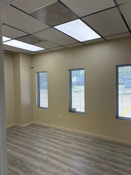 More Photos Of 735 Commerce Cir, Longwood Warehouse For Lease