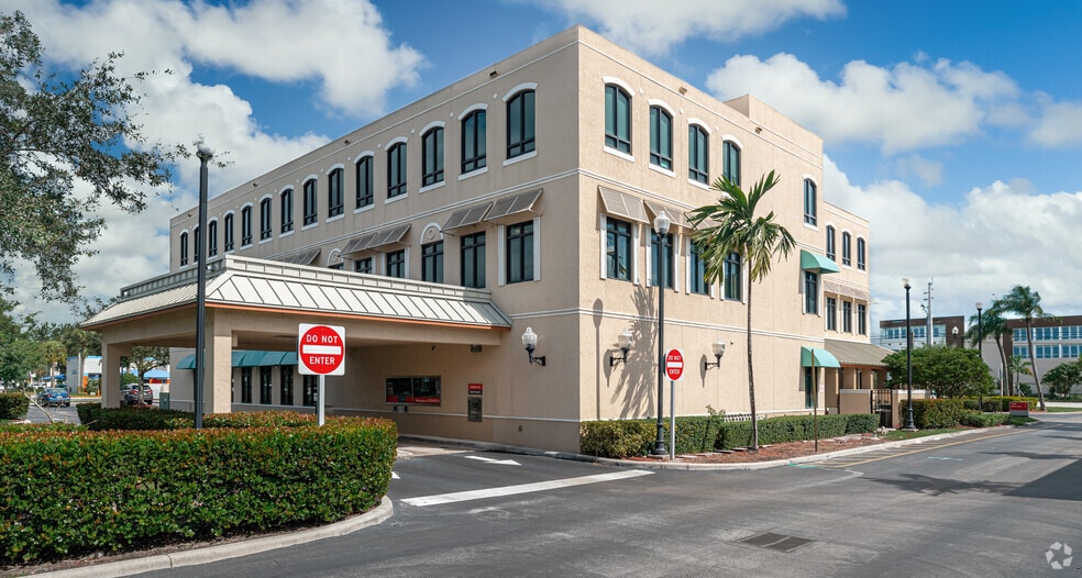 More Photos Of 5599 S University Dr, Davie Loft Creative Space For Sale