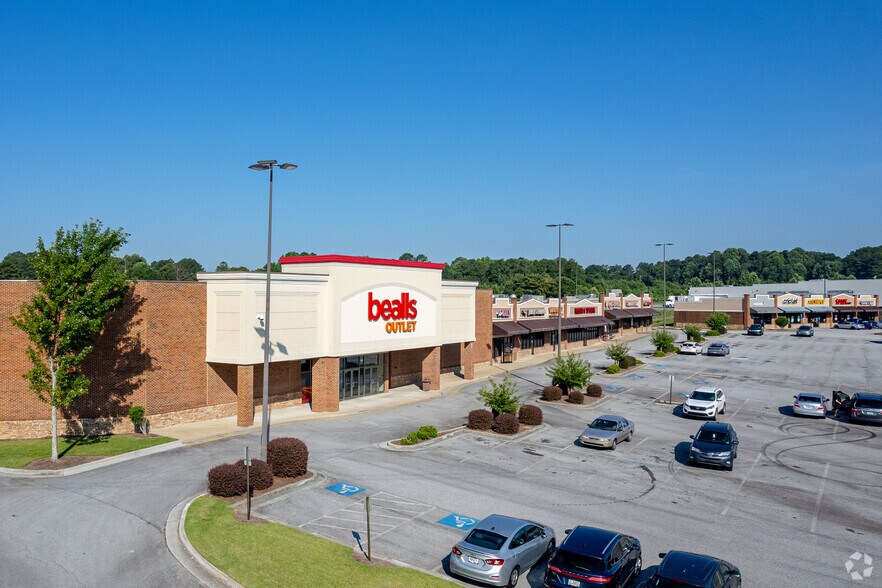 More Photos Of 3870-3998 Bremen Crossing, Bremen General Retail For Lease