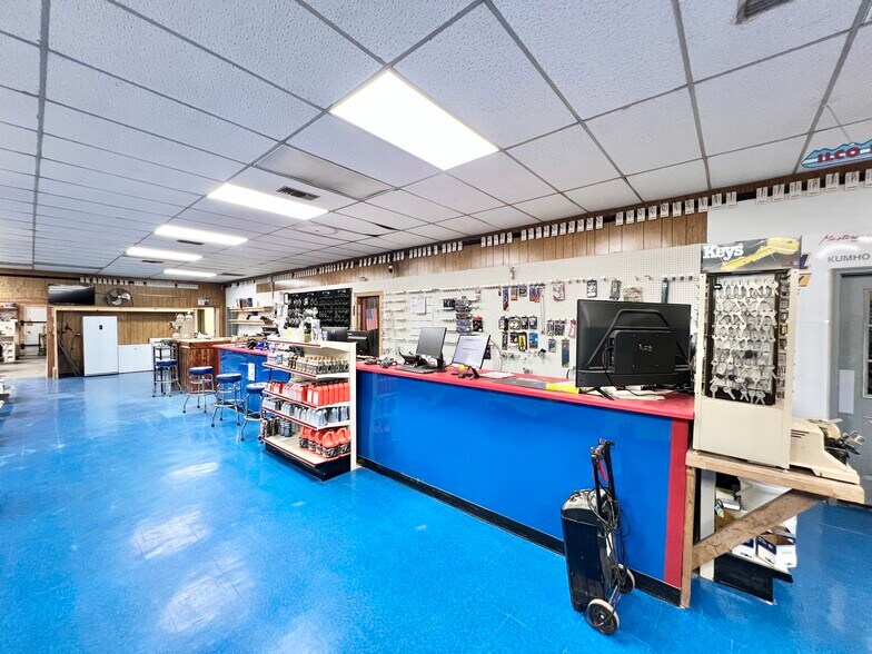 More Photos Of 11660 Highway 96, Millport Auto Repair For Lease