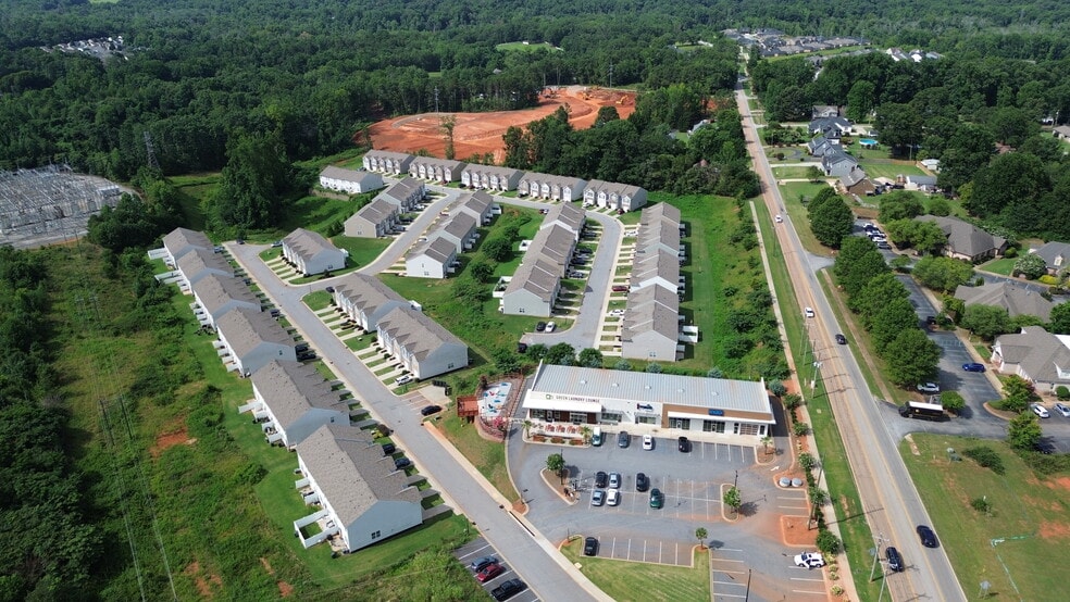 More Photos Of 5 Moorlyn Ln, Greer Storefront For Lease