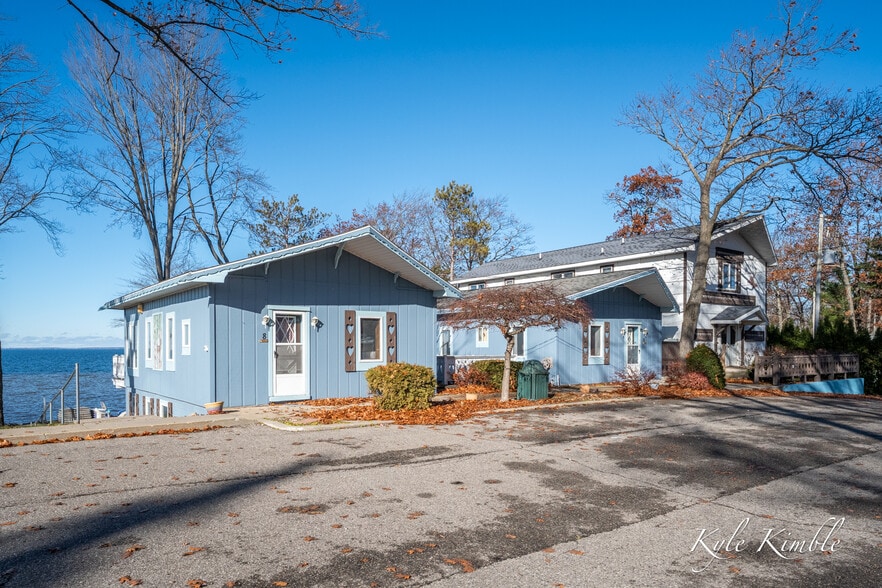 More Photos Of 104 W Houghton Lake Dr, Prudenville Hotel For Sale