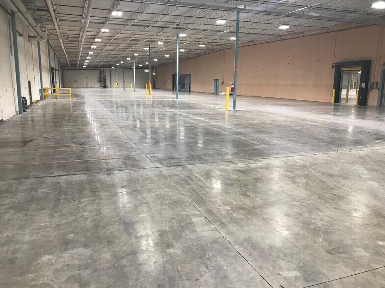 More Photos Of 32 Rabbit Trl, Edgefield Warehouse For Lease