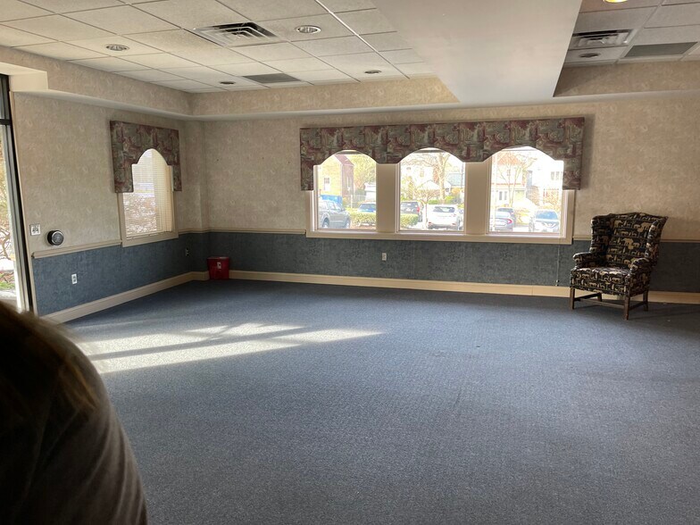 More Photos Of 101 Holbrook St, Danville Medical For Lease