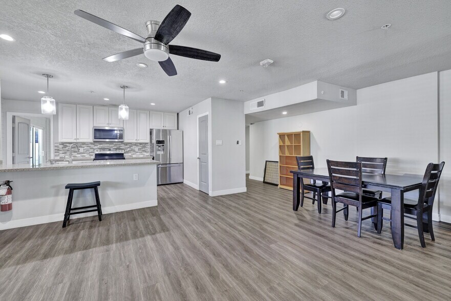 More Photos Of PHOENIX ALH or BEHAVIORAL 10 Residents, Phoenix Assisted Living For Sale