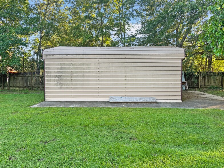 More Photos Of 1505 S Hwy 95A, Cantonment Freestanding For Sale