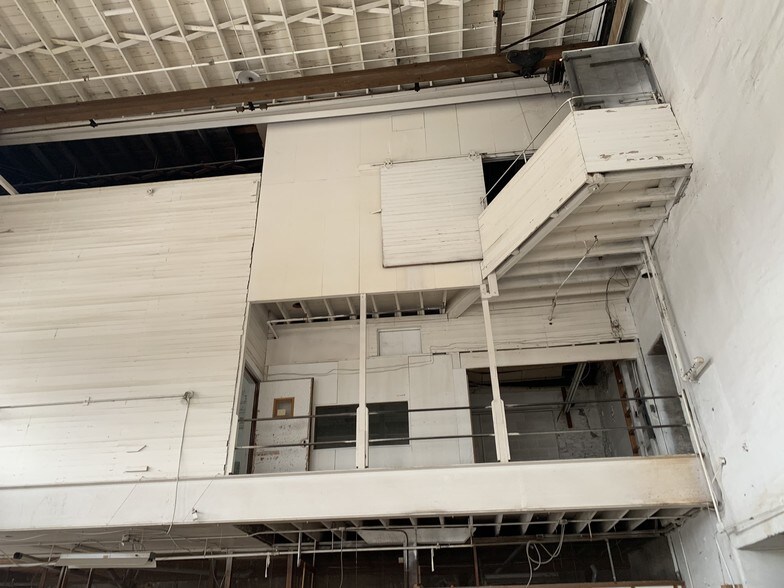 More Photos Of 612 New Hampshire St, Lawrence Office For Lease
