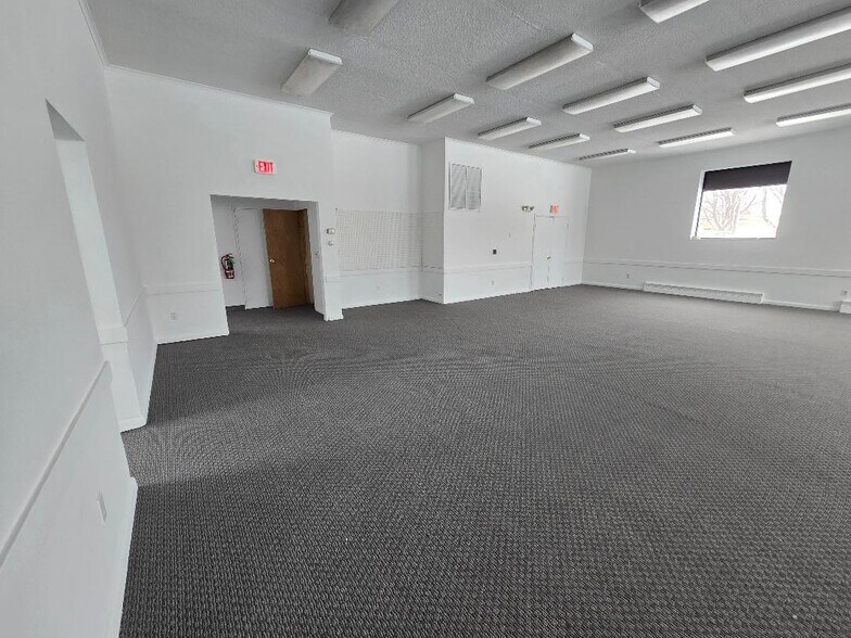 More Photos Of 126 Franklin St, Torrington Light Manufacturing For Sale