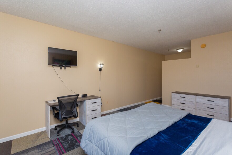 More Photos Of 2803 W 2nd St, Roswell Hotel For Sale