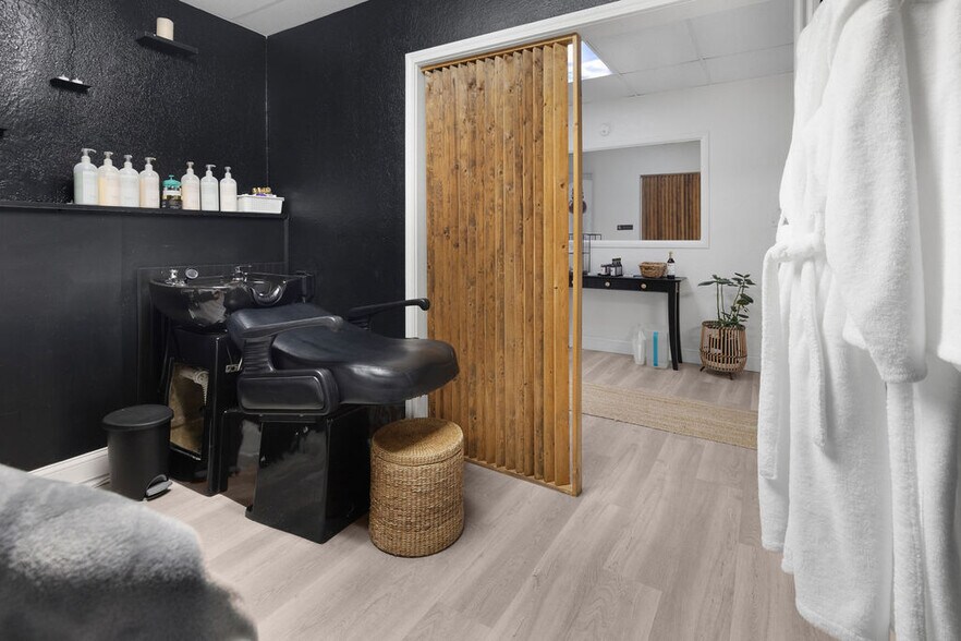 More Photos Of 1104 11th St, Wichita Falls Storefront Retail Office For Sale