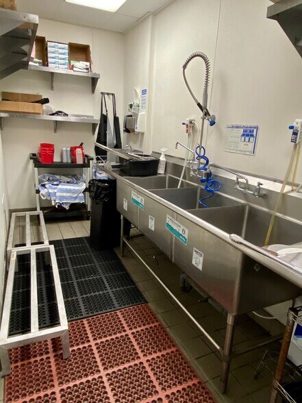 More Photos Of 826 Pico Blvd, Santa Monica Storefront For Sale